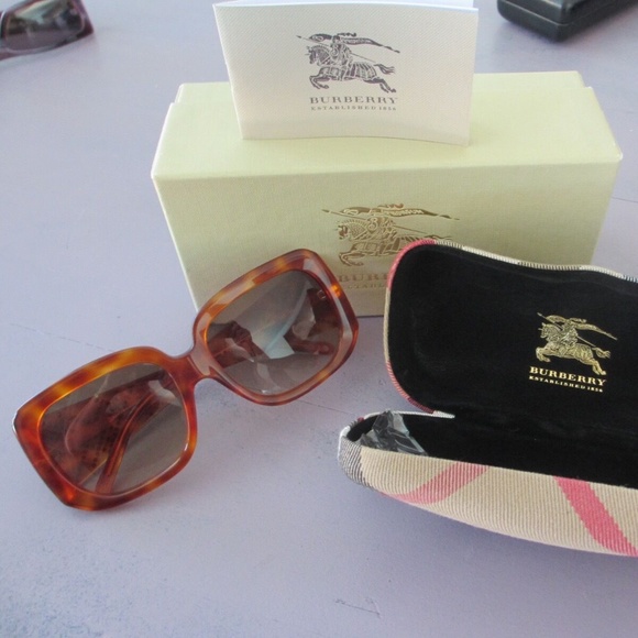 Burberry tortoise sunglasses with the case. NWT